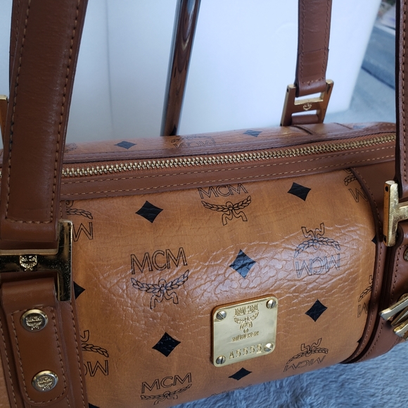 MCM Papilon - Picture 3 of 16